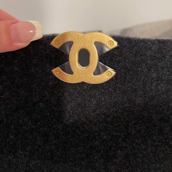 Chanel 19 Handbag Medium New with box - Picture 3 of 10